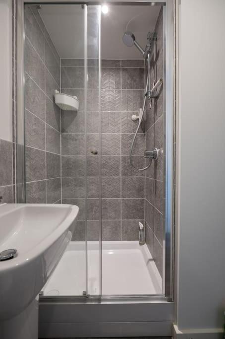 Cosy 3 Bed Near Beaches, Cardiff & Brecon Beacons Coity Exterior photo