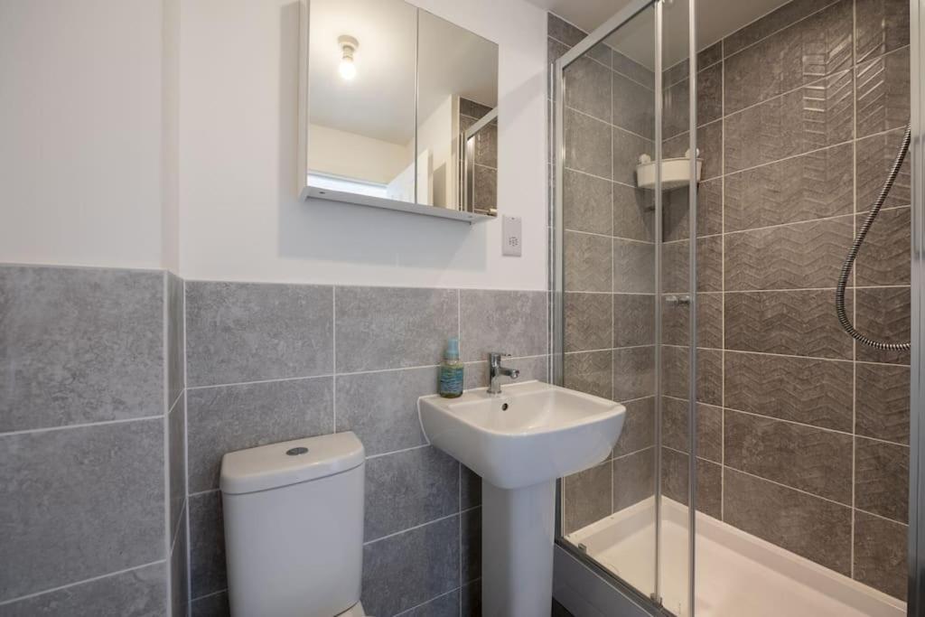 Cosy 3 Bed Near Beaches, Cardiff & Brecon Beacons Coity Exterior photo