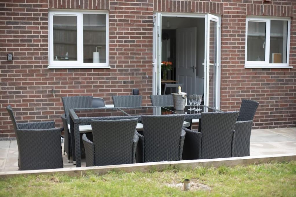 Cosy 3 Bed Near Beaches, Cardiff & Brecon Beacons Coity Exterior photo