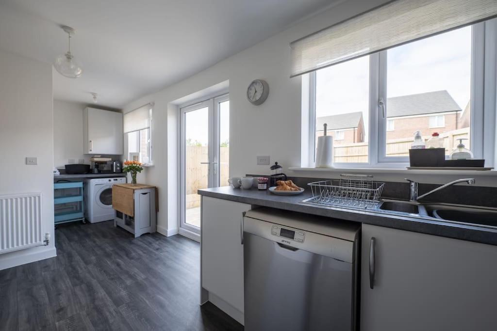 Cosy 3 Bed Near Beaches, Cardiff & Brecon Beacons Coity Exterior photo