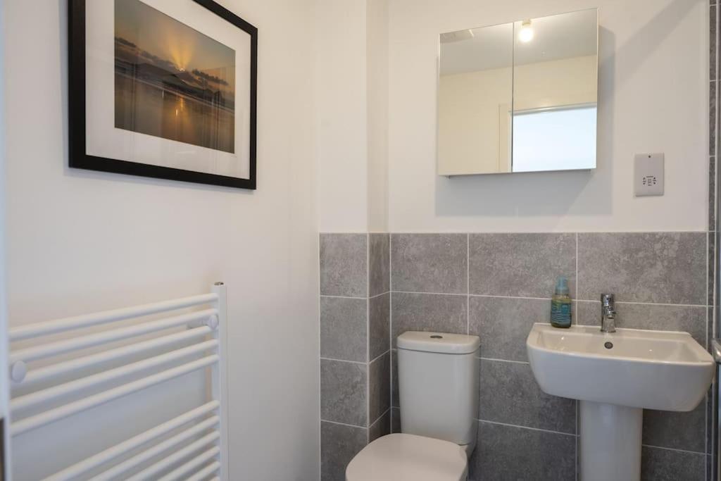 Cosy 3 Bed Near Beaches, Cardiff & Brecon Beacons Coity Exterior photo